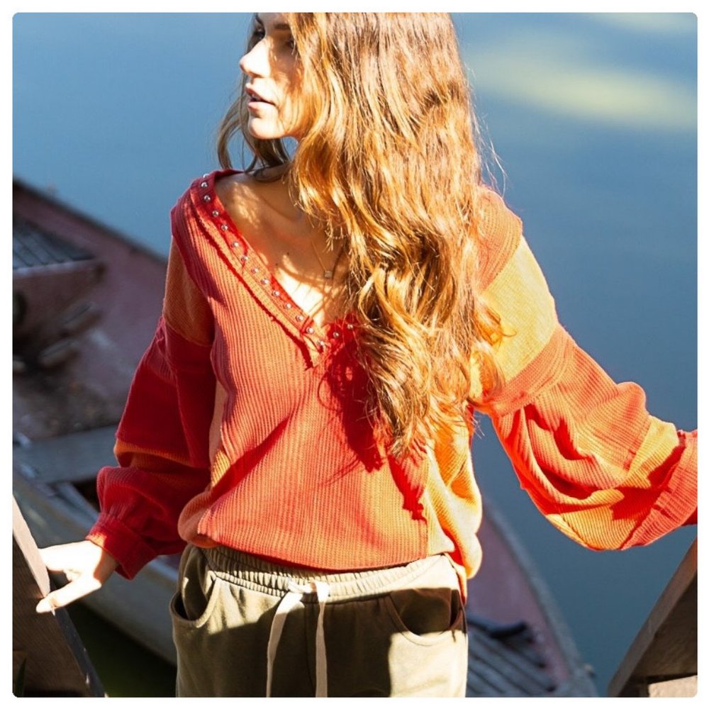 *NEW COLOR* POL Raw Edge Color Block Top - Picture 12 of 16